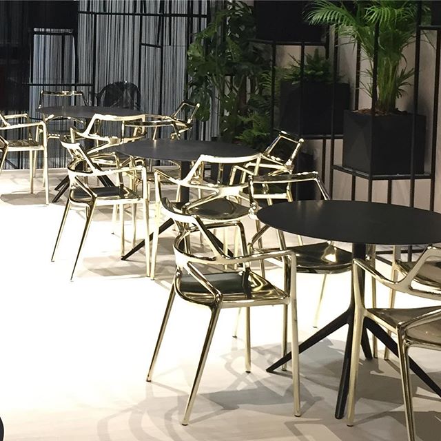 restaurant chair in gold resin with metallic effect