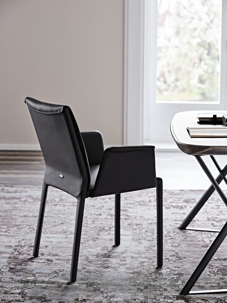 Execptional leather armchair Italia 1
