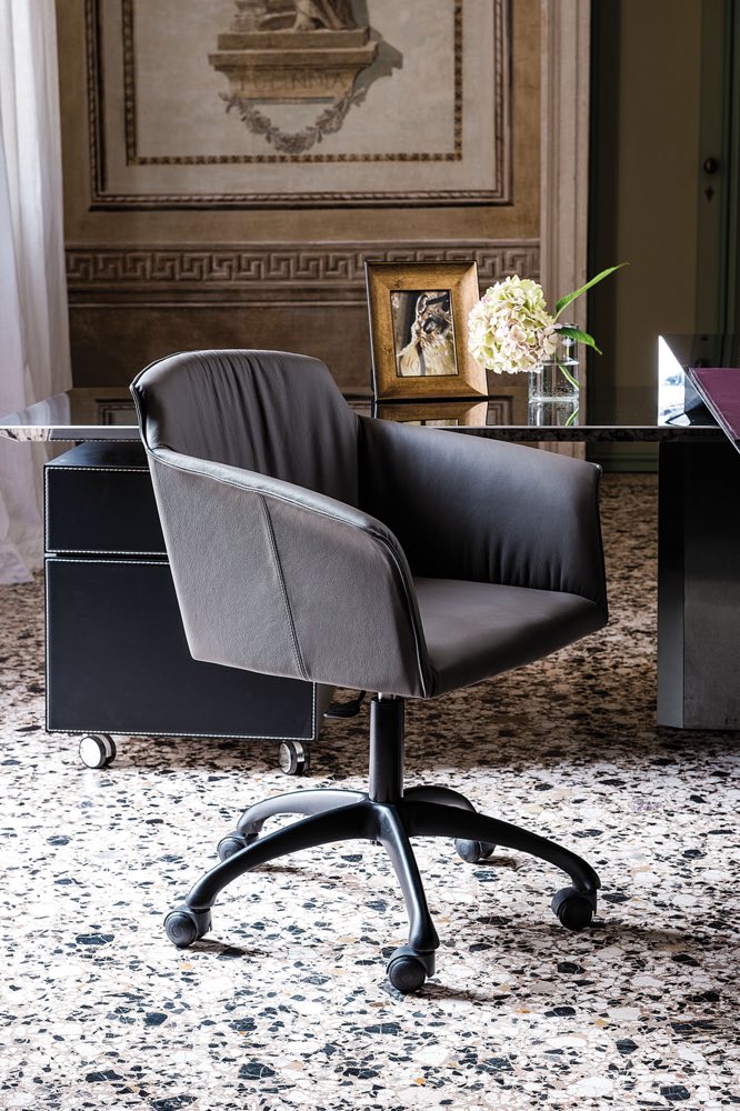 Leather armchair with wheels Tyler