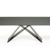 Extendable dining table by Andrea Lucatello