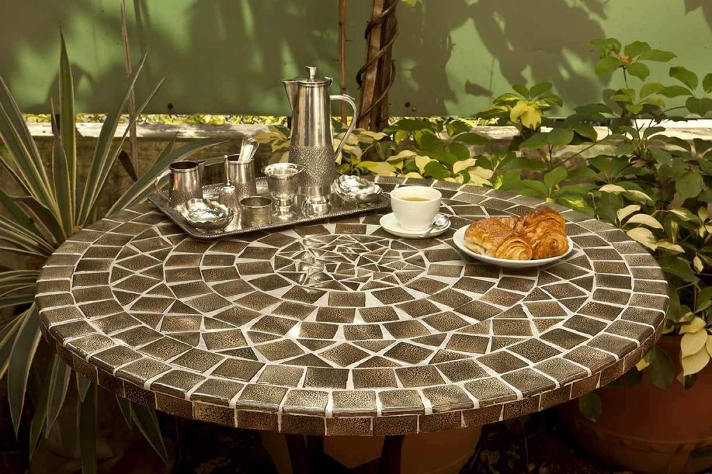 Table mosaique ronde brun cosmique