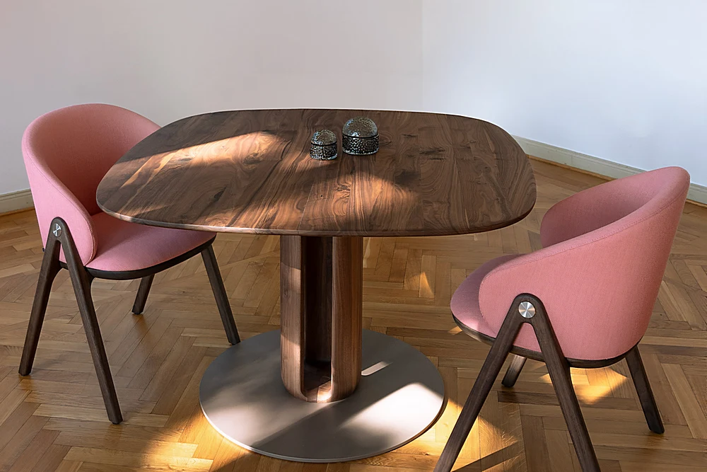 Round dining table in solid oak or walnut German-made 11